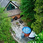 펜션 W Szczyrku Sauna & Balia 슈차이르크
